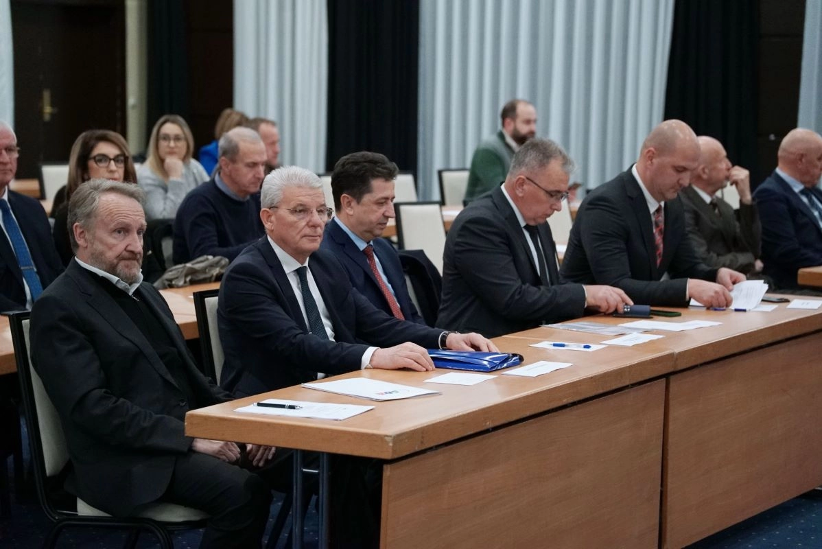 Glavni odbor SDA: Vlada FBiH zaduživanjem dovodi u pitanje ekonomsku stabilnost